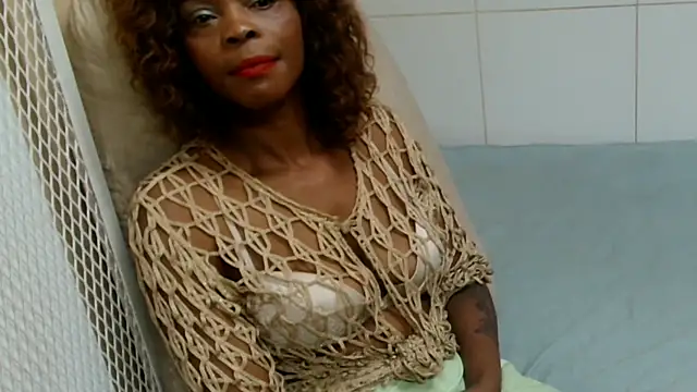 Snapshot of MaturePrettyLady43 chatting on November 5, 2025, 5:54 am MaturePrettyLady43 online show from November 5, 2025, 5:54 am