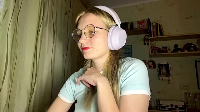 Snapshot of xX_Looola_Xx chatting on September 27, 2025, 2:34 pm xX Looola Xx online show from September 27, 2025, 2:34 pm