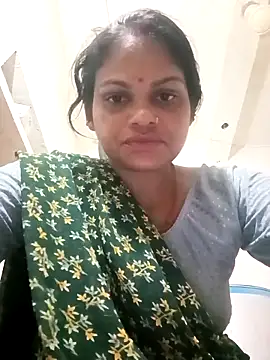 Snapshot of SHMA-77 chatting on September 29, 2025, 8:14 pm SHMA-77 online show from September 29, 2025, 8:14 pm