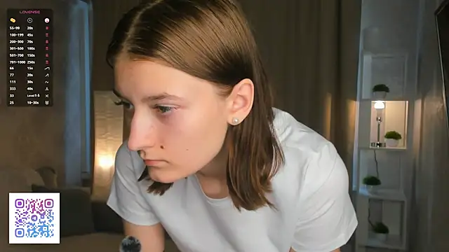 AnnaleeJennie online show from October 4, 2025, 4:03 am