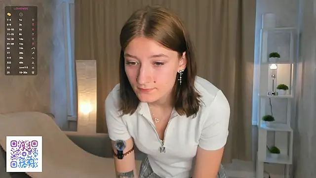 AnnaleeJennie online show from October 7, 2025, 4:13 am