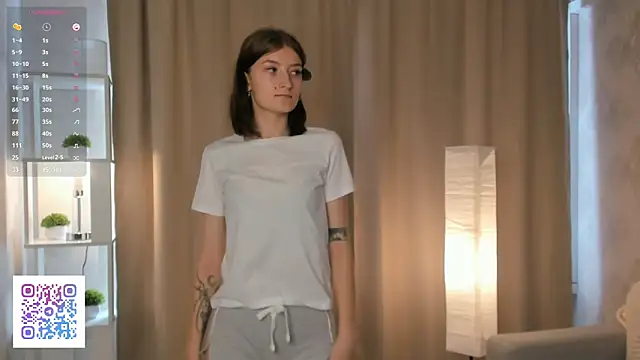 AnnaleeJennie online show from September 28, 2025, 4:52 am