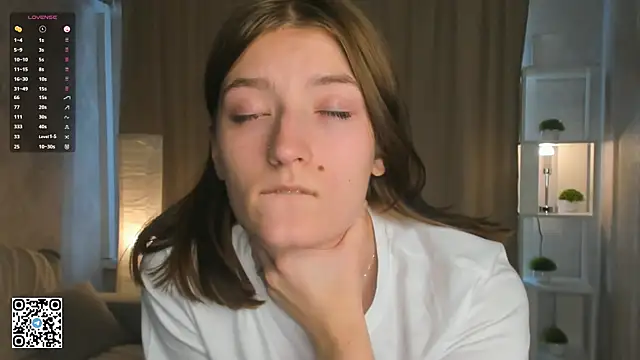 AnnaleeJennie online show from October 15, 2025, 4:22 am