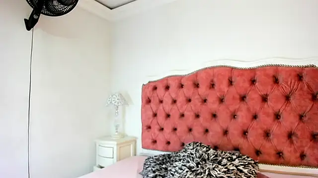 hannarose1208 online show from December 2, 2025, 1:24 pm