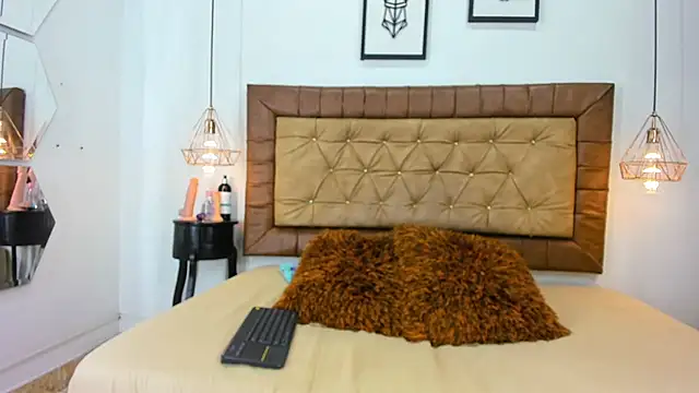 hannarose1208 online show from November 6, 2025, 12:20 pm