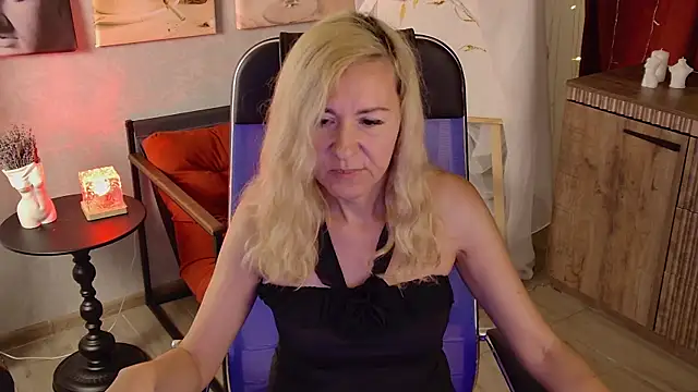 DonnaSmitth online show from July 8, 2026, 6:52 pm
