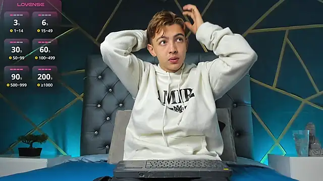 Snapshot of Lian_Miller1_ chatting on November 20, 2025, 12:39 pm Lian Miller1 online show from November 20, 2025, 12:39 pm