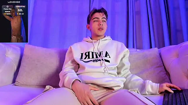 Snapshot of Lian_Miller1_ chatting on December 15, 2025, 12:33 pm Lian Miller1 online show from December 15, 2025, 12:33 pm