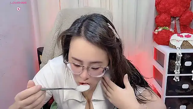 Snapshot of NEWONETO chatting on November 15, 2025, 3:16 pm NEWONETO online show from November 15, 2025, 3:16 pm