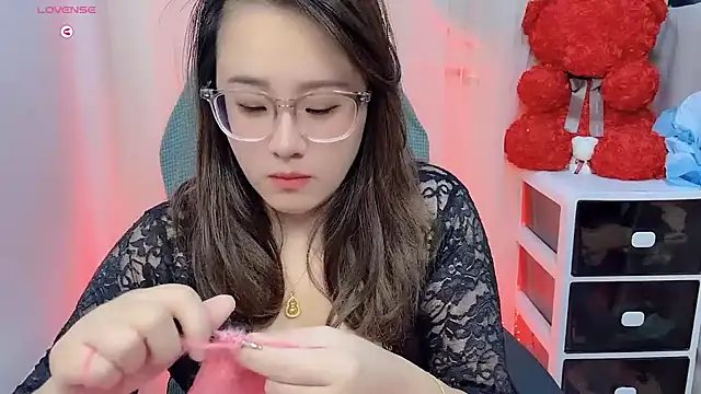 Snapshot of NEWONETO chatting on November 8, 2025, 9:46 am NEWONETO online show from November 8, 2025, 9:46 am