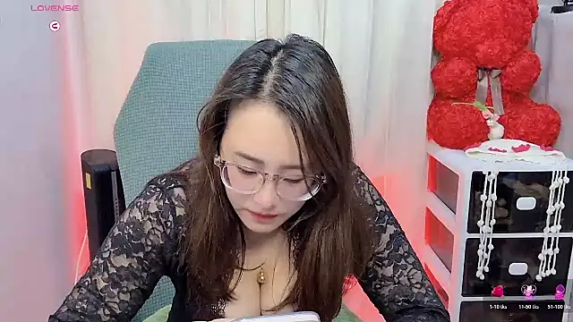 Snapshot of NEWONETO chatting on November 16, 2025, 11:04 am NEWONETO online show from November 16, 2025, 11:04 am