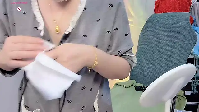 Snapshot of NEWONETO chatting on November 20, 2025, 12:28 pm NEWONETO online show from November 20, 2025, 12:28 pm