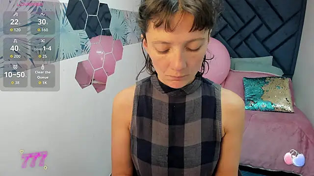 Snapshot of Valery_More__ chatting on June 5, 2026, 1:06 pm Valery More online show from June 5, 2026, 1:06 pm