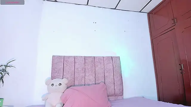 Snapshot of Mila_1wood chatting on April 25, 2026, 1:36 pm Mila 1wood online show from April 25, 2026, 1:36 pm