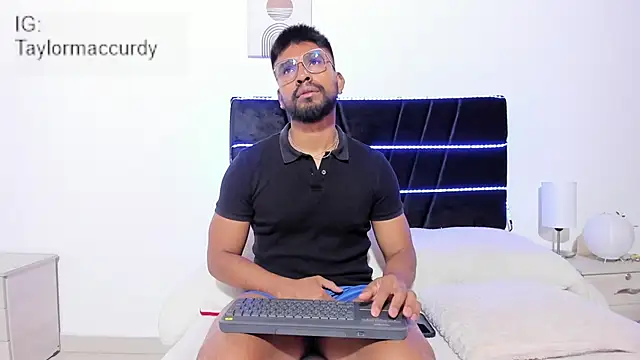 Taylormaccurdy  online show from January 7, 2026, 2:11 pm