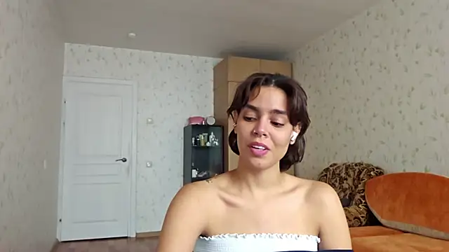 Snapshot of ShaynaMisasi chatting on October 21, 2025, 1:21 pm ShaynaMisasi online show from October 21, 2025, 1:21 pm