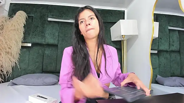 Snapshot of Misaki_Kai chatting on December 2, 2025, 7:10 am Misaki Kai online show from December 2, 2025, 7:10 am