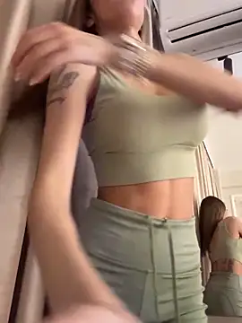 Candy flippp online show from November 3, 2025, 10:02 pm