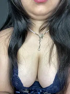 soniyaverma00 online show from April 3, 2026, 7:37 am