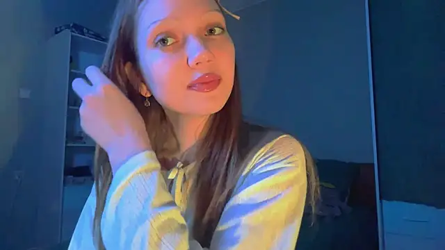 Snapshot of EmiIyKitty chatting on October 4, 2025, 8:10 pm EmiIyKitty online show from October 4, 2025, 8:10 pm