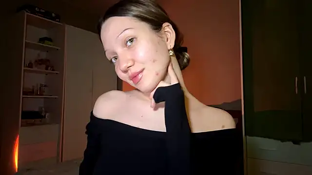 Snapshot of EmiIyKitty chatting on December 14, 2025, 6:57 pm EmiIyKitty online show from December 14, 2025, 6:57 pm