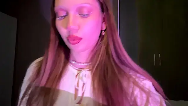 Snapshot of EmiIyKitty chatting on October 29, 2025, 7:24 pm EmiIyKitty online show from October 29, 2025, 7:24 pm