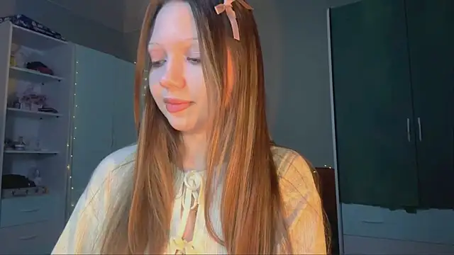 Snapshot of EmiIyKitty chatting on October 1, 2025, 8:02 pm EmiIyKitty online show from October 1, 2025, 8:02 pm