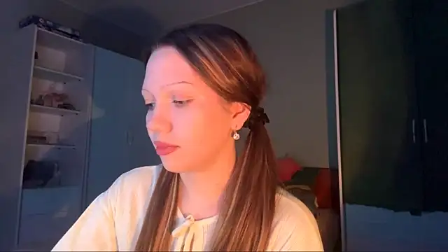 Snapshot of EmiIyKitty chatting on October 22, 2025, 8:08 pm EmiIyKitty online show from October 22, 2025, 8:08 pm