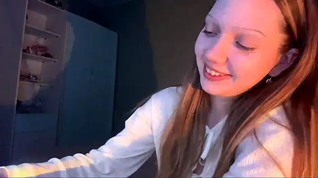 Snapshot of EmiIyKitty chatting on October 18, 2025, 8:33 pm EmiIyKitty online show from October 18, 2025, 8:33 pm