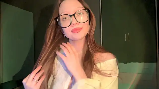 Snapshot of EmiIyKitty chatting on November 9, 2025, 6:34 pm EmiIyKitty online show from November 9, 2025, 6:34 pm