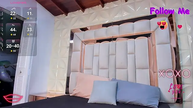 violet milleer online show from October 7, 2025, 12:17 pm