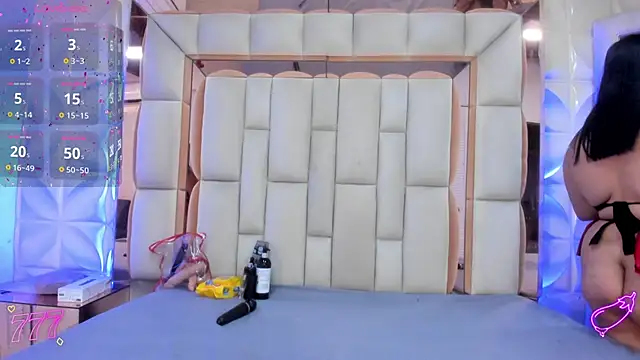 violet milleer online show from April 10, 2026, 7:32 pm