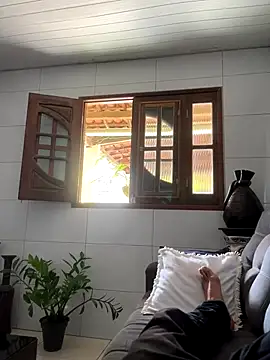 Snapshot of MCLZK chatting on October 31, 2025, 6:04 pm MCLZK online show from October 31, 2025, 6:04 pm