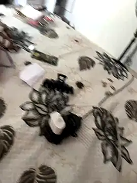 Snapshot of MCLZK chatting on November 3, 2025, 5:38 pm MCLZK online show from November 3, 2025, 5:38 pm