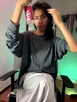 Snapshot of MadamLeRouge chatting on November 6, 2025, 10:25 pm MadamLeRouge online show from November 6, 2025, 10:25 pm