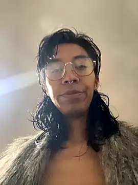 Snapshot of MadamLeRouge chatting on October 12, 2025, 10:11 pm MadamLeRouge online show from October 12, 2025, 10:11 pm