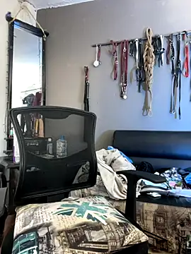 Snapshot of MadamLeRouge chatting on December 4, 2025, 2:16 pm MadamLeRouge online show from December 4, 2025, 2:16 pm