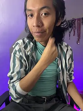 Snapshot of MadamLeRouge chatting on November 5, 2025, 11:30 pm MadamLeRouge online show from November 5, 2025, 11:30 pm