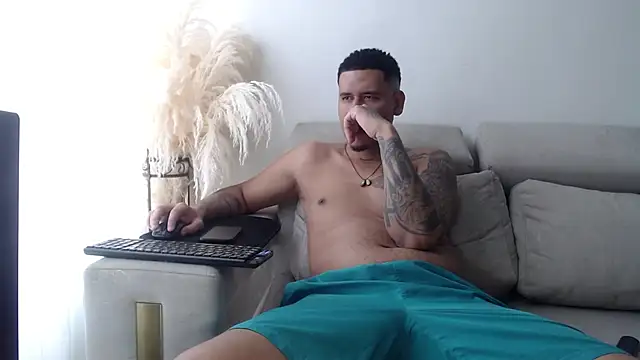 Adrew fox online show from December 5, 2025, 5:44 pm