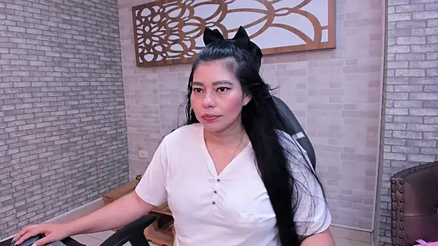 Snapshot of Alisonn_Doll chatting on October 14, 2025, 2:39 pm Alisonn Doll online show from October 14, 2025, 2:39 pm