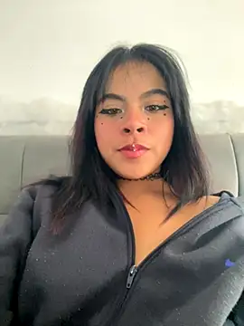 Snapshot of Veeronica_ chatting on October 3, 2025, 8:32 pm Veeronica online show from October 3, 2025, 8:32 pm