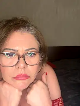 Snapshot of SaraNoir80 chatting on October 2, 2025, 12:30 pm SaraNoir80 online show from October 2, 2025, 12:30 pm