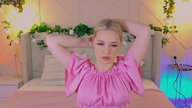 EllyLinn online show from April 21, 2026, 4:02 pm