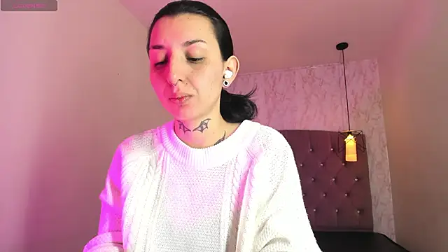 Snapshot of Iris__77 chatting on December 18, 2025, 12:09 pm Iris 77 online show from December 18, 2025, 12:09 pm