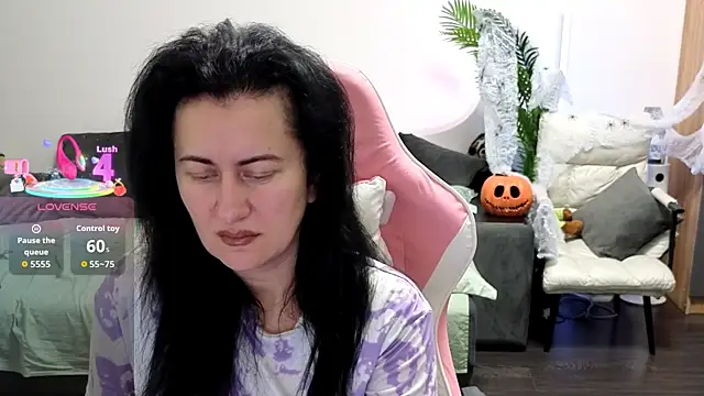 Snapshot of monnica_vibe_ chatting on October 21, 2025, 9:52 am monnica vibe  online show from October 21, 2025, 9:52 am