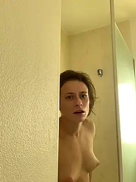 GoldenPussy1329 online show from December 20, 2025, 11:18 pm