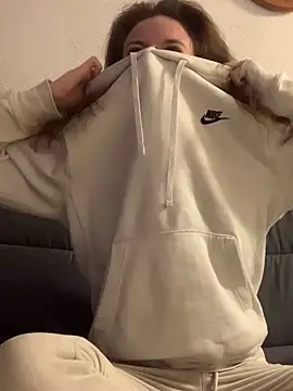 GoldenPussy1329 online show from March 6, 2026, 11:11 pm