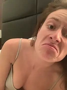 GoldenPussy1329 online show from March 10, 2026, 12:25 am