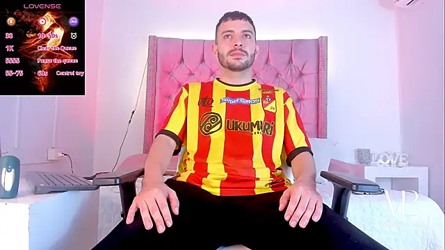 Snapshot of VynnyBlacke_ chatting on November 1, 2025, 9:19 pm VynnyBlacke online show from November 1, 2025, 9:19 pm