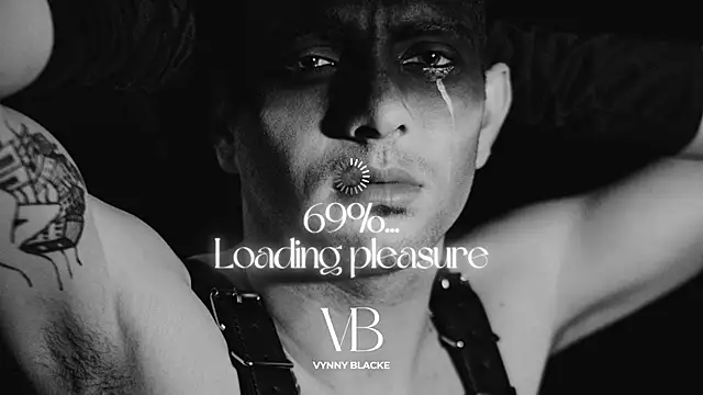 Snapshot of VynnyBlacke_ chatting on November 28, 2025, 10:43 pm VynnyBlacke online show from November 28, 2025, 10:43 pm